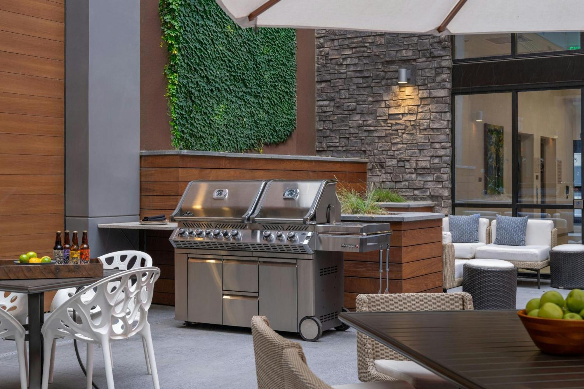 Springhill Suites By Marriott Colorado Springs Downtown ภายนอก รูปภาพ
